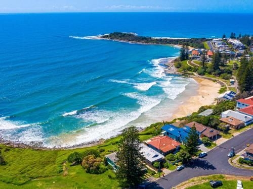 Beach Shack on Main Yamba Magnificent views Photos available shortly Free WiFi4