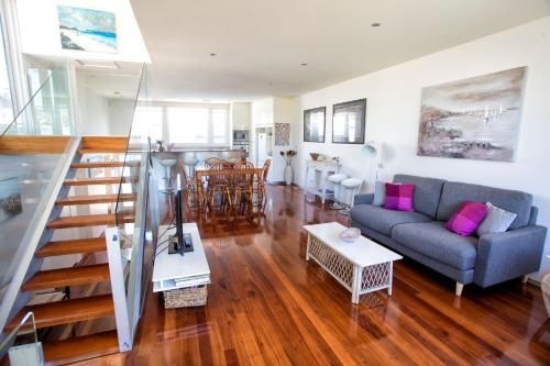 BELLA CASA0
