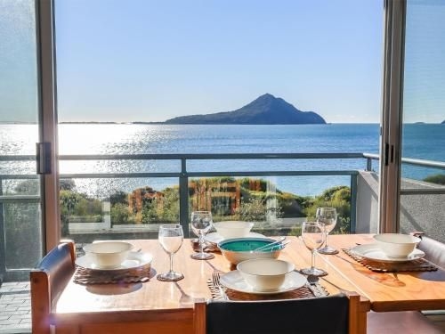 12 'Ocean Shores', 27 Weatherly Cl - Waterfront Unit with Sensational Water Views, WIFI & Air Conditioning0