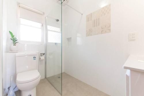 B8 Cafes, Resturants, UWA close to SCGH4