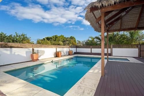 Minutes walk to Peregian Beach and surf! - Unit 1/28 Pelican Street1