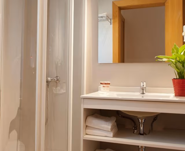 APARTMENT CAPACITY 6 TWO BEDROOMS