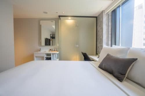 Standard Queen Room