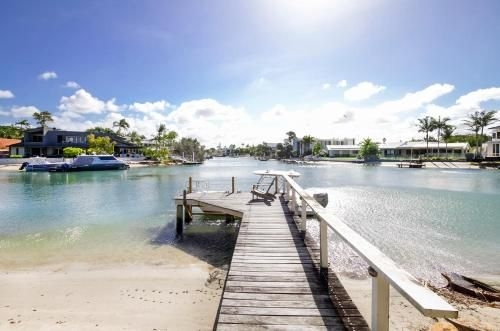 Waterfront on Witta Circle0
