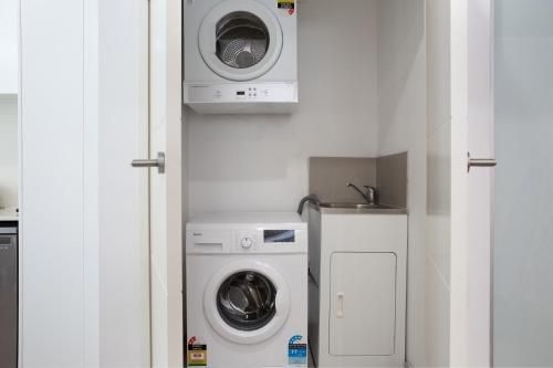 Ultra Modern Studio Suite with Balcony Near Shops4