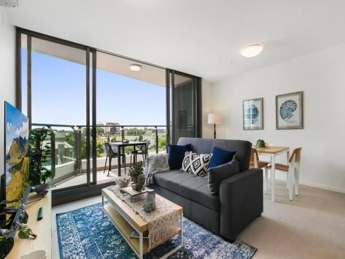HARBOURSIDE- hosted by: L'Abode Accommodation0