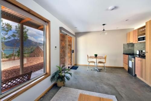 Freycinet Stone Studio 8 - Sandstone0