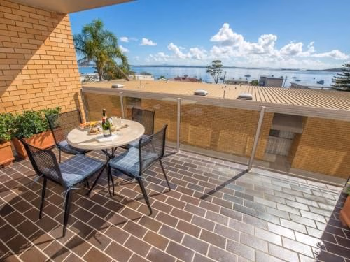 7 'The Crest' 6-8 Tomaree St - Stunning unit with Spectacular Water Views.0