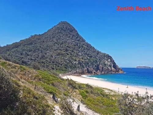 7 'The Crest' 6-8 Tomaree St - Stunning unit with Spectacular Water Views.2
