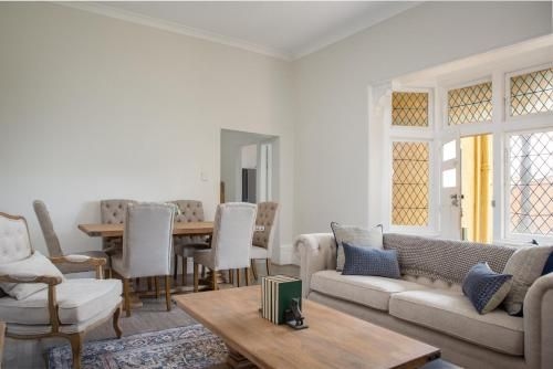 Sunny Apartment with Private Parking0