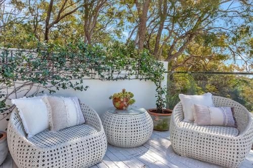 Stunning Oceanview Retreat Between Beach and Bush3