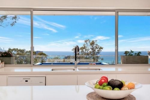 Stunning Oceanview Retreat Between Beach and Bush2
