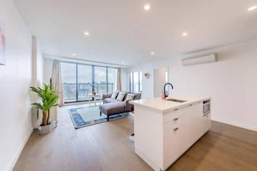 Modern Luxury 3 Bedroom Apartment with Sea Views Modern Luxury 3 Bedroom Apartment with Sea Views