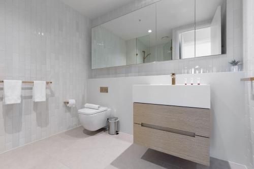 Luxury 2bed2bath apt in the heart of Mel@Collins2