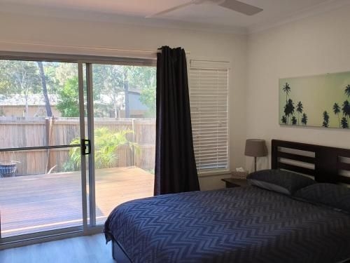 26 Satinwood Drive- Low set modern, sleeps 84