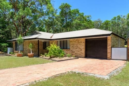 13 Orania Court, Rainbow Shores - Pool, sleeps 8, air conditioning, fire pit2