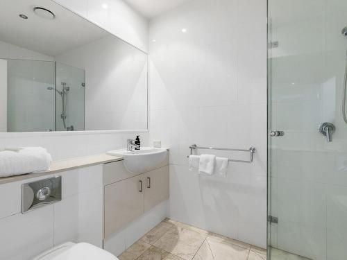 Relax in stylish comfort, Sunshine Beach2
