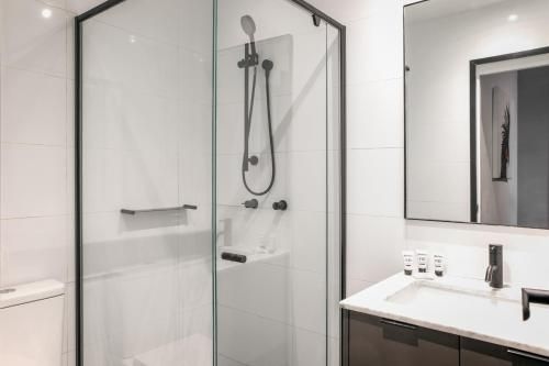 Boutique Studio Near Parks, Theatres and Dining (High-End Studio Near Parks, Theatres and Dining)2