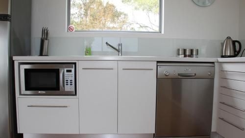 BAY OF FIRES BEACH SHACK ocean views from a modern Beachhouse4