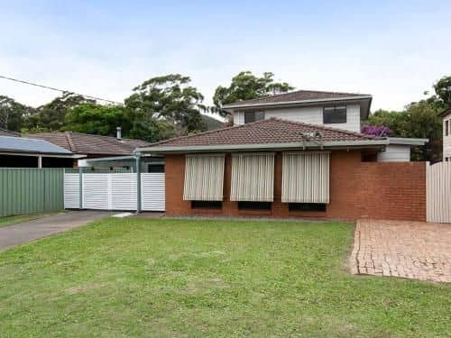 'Willows At The Bay' 111 Horace St - Large House with Aircon, WIFI and Boat Parking. 'Willows At The Bay' 111 Horace St - Large House with Aircon, WIFI and Boat Parking.
