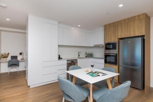 One-Bedroom Apartment - FREE Parking