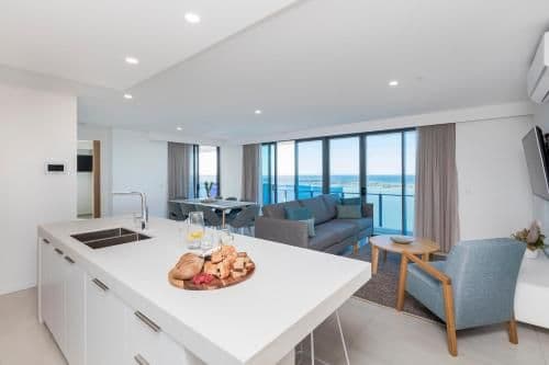 Three-Bedroom Apartment - Free Parking