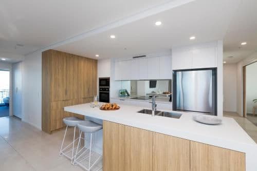 Three-Bedroom Apartment - Free Parking