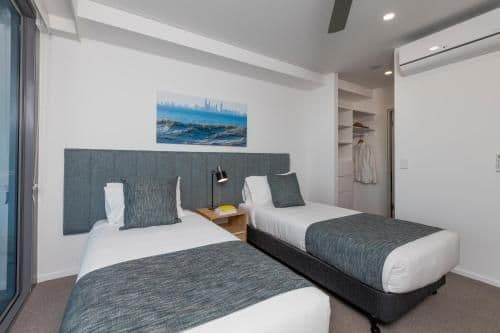 Three-Bedroom Apartment - Free Parking