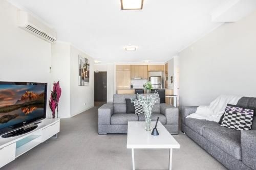 Lakeside Family Oasis with Pool, Gym and Balcony0