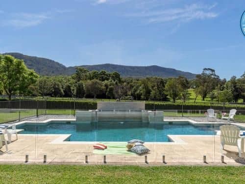 Cowley House - stunning entertainer, views, pool Cowley House - stunning entertainer, views, pool