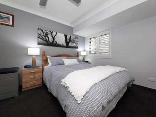 10 'Carindale' 19 Dowling St - Ground Floor Unit with WIFI, Foxtel and Linen3
