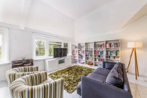 Spoilt for choice 2-bed/2-bath + Free parking Spoilt for choice 2-bed/2-bath + Free parking