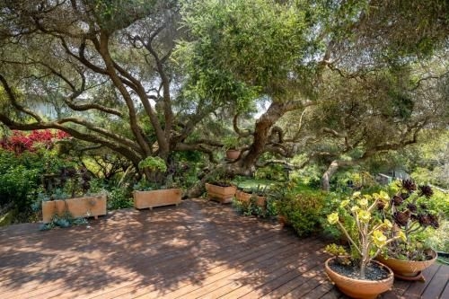 The Views: Entertainers' deck and bay views4