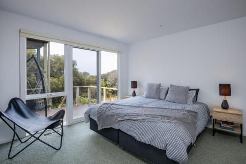 The Views: Entertainers' deck and bay views3
