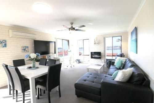Capri Apartments1