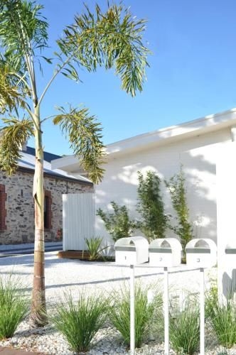 Pine at Arlo's - Refined luxury in Glenelg1