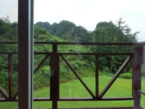 Standard Twin Room with Mountain View