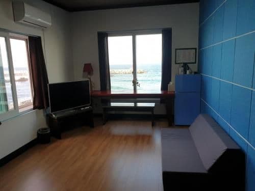 Korean-style Family Room with Sea View