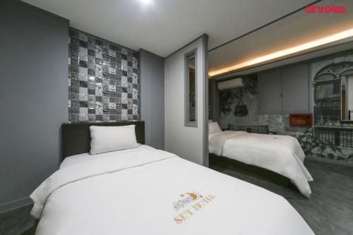 Sky Motel4