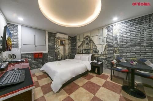 Large Double Room