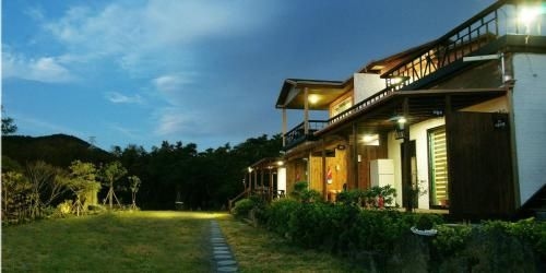 Gotjawal Geomunoreum Pension0