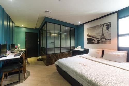 Premium King Room