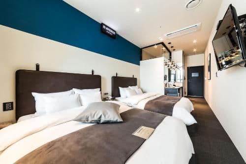 Double or Twin Room with Side Sea View