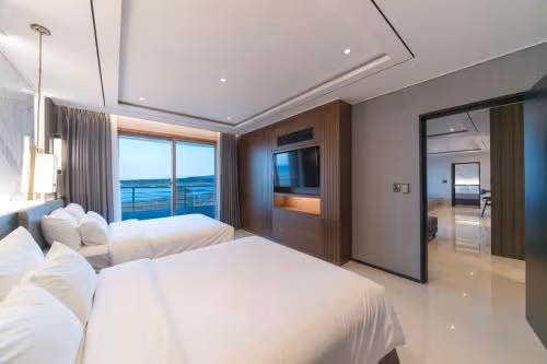 Penthouse Suite with Free 2 Glasses of Wine and Cheese Platter