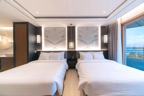 Penthouse Suite with Free 2 Glasses of Wine and Cheese Platter