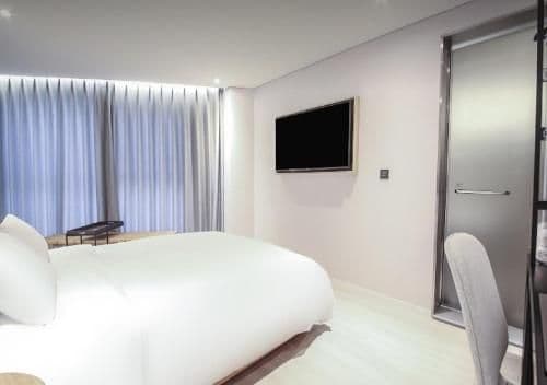 One-Bedroom Suite with City View