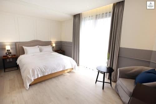 One-Bedroom Suite with City View