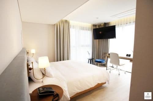 One-Bedroom Suite with City View