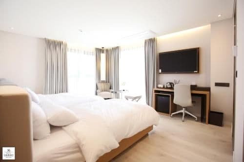 One-Bedroom Suite with City View