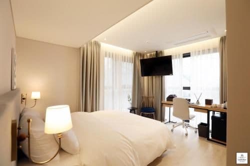 One-Bedroom Suite with City View